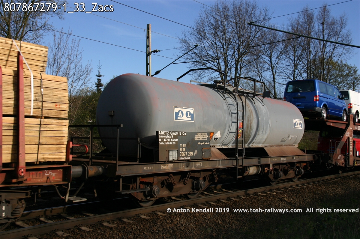807867279-1_33_Zacs.jpg